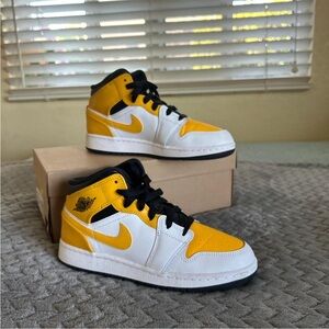 Nike Women's Shoes in Yellow, White, and Black